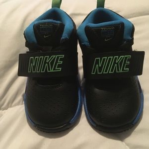 Toddler NIKE size 7
